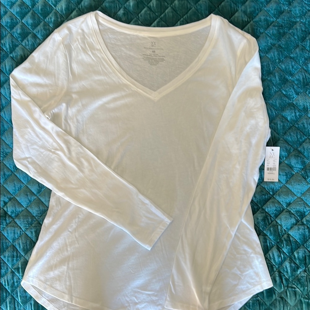 White Long Sleeve V-Neck Top